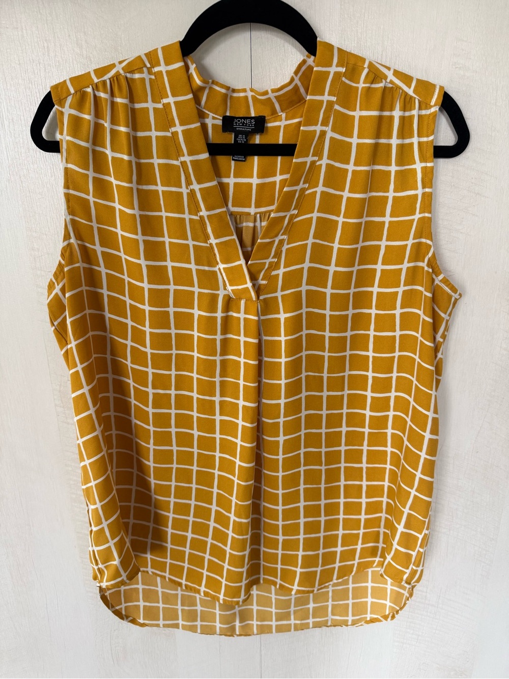 Jones New York Sleeveless V-Neck Top – Mustard Yellow Grid Print, Size Medium